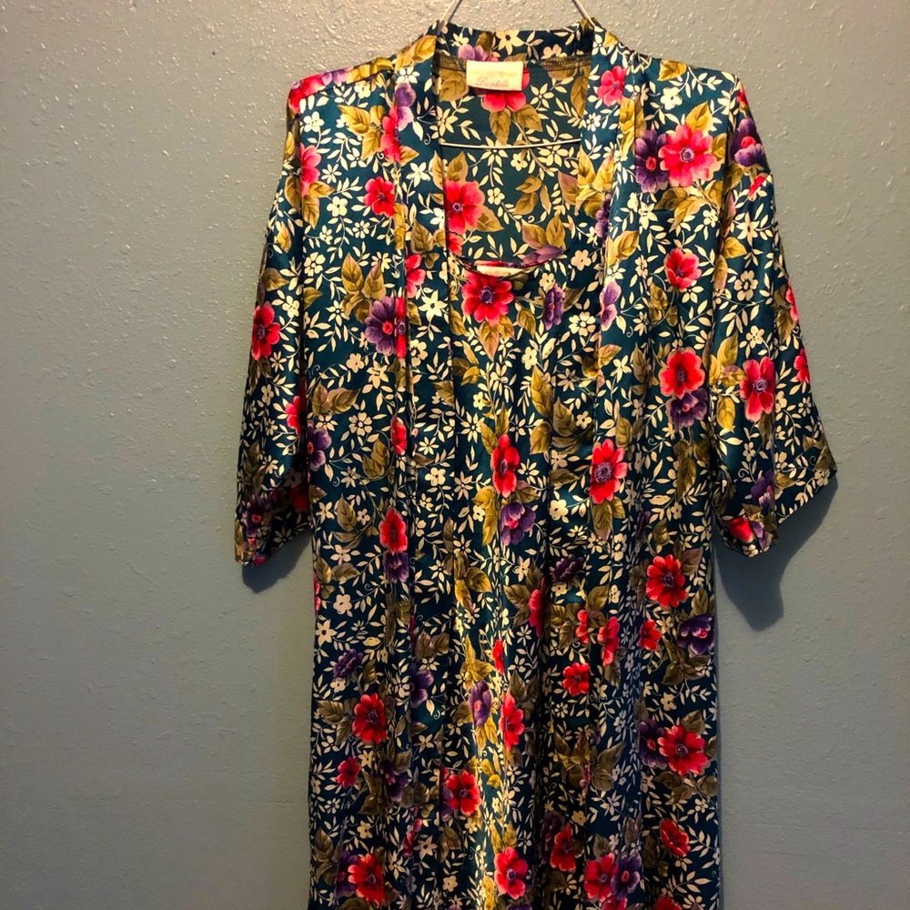 Dentelle two piece nightgown w/ belted robe